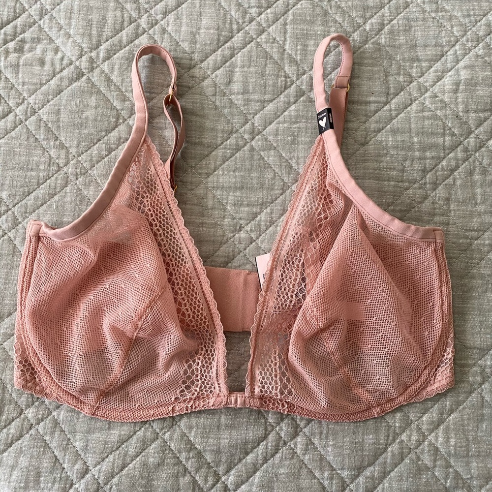 Victoria secret unlined bra 34DDD.
